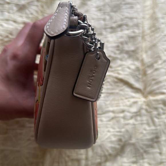 💯 % Authentic Coach Floral Leather Pouch - Picture 7 of 17